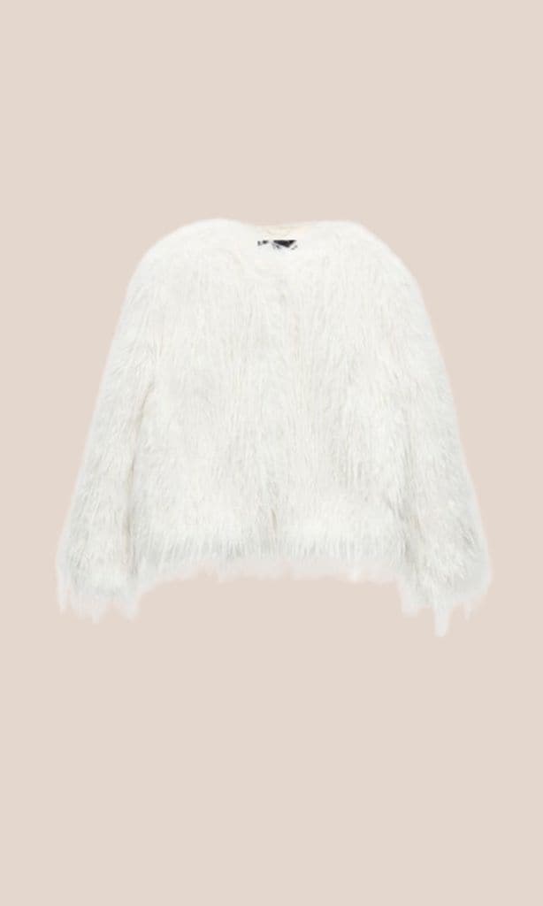 Chaqueta blanca efecto pelo de Zara