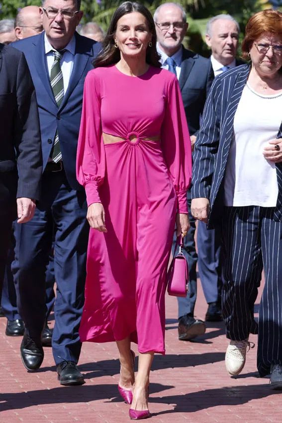Paula Echevarría se inspira en el look más viral de la reina Letizia
