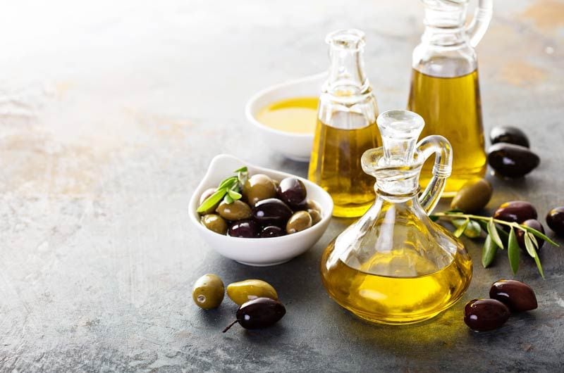 olivas y aceite de oliva