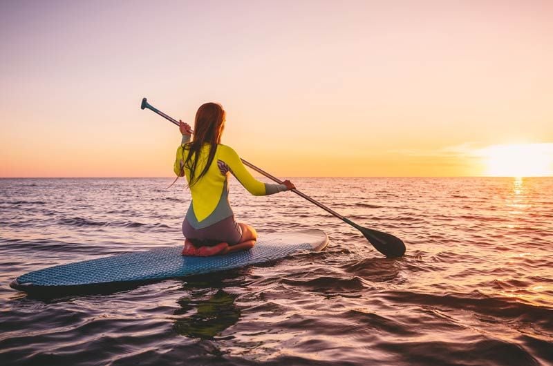 chica paddle surf