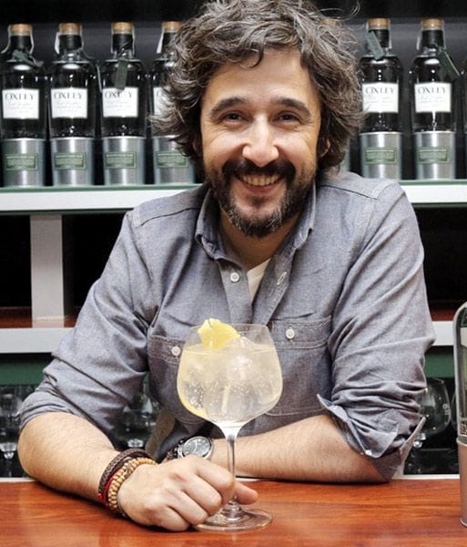 El chef Diego Guerrero se inspira en los botánicos de la ginebra para la creación de un menú muy especial que se puede degustar estos días en Madrid con motivo de la tercera edición del espacio 'Oxley Gentlemen Club'.
