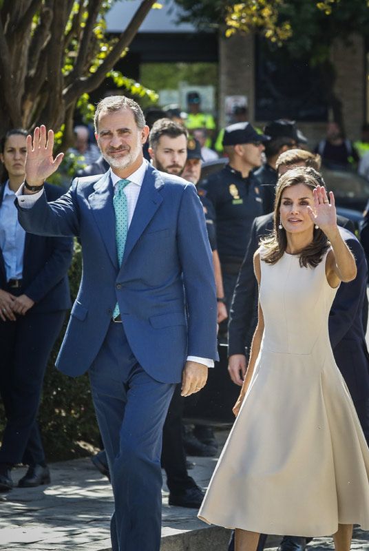 Los Reyes recuerdan en Sevilla 'el viaje más largo del mundo'