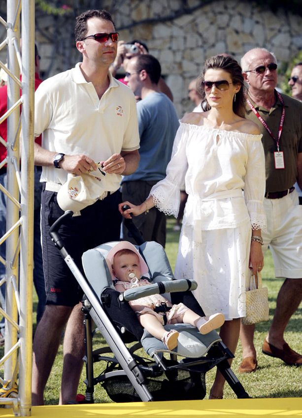 Reina Letizia repite estilo