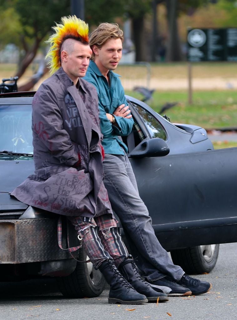 Matt Smith y Austin Butler en el set de "Caught Stealing"