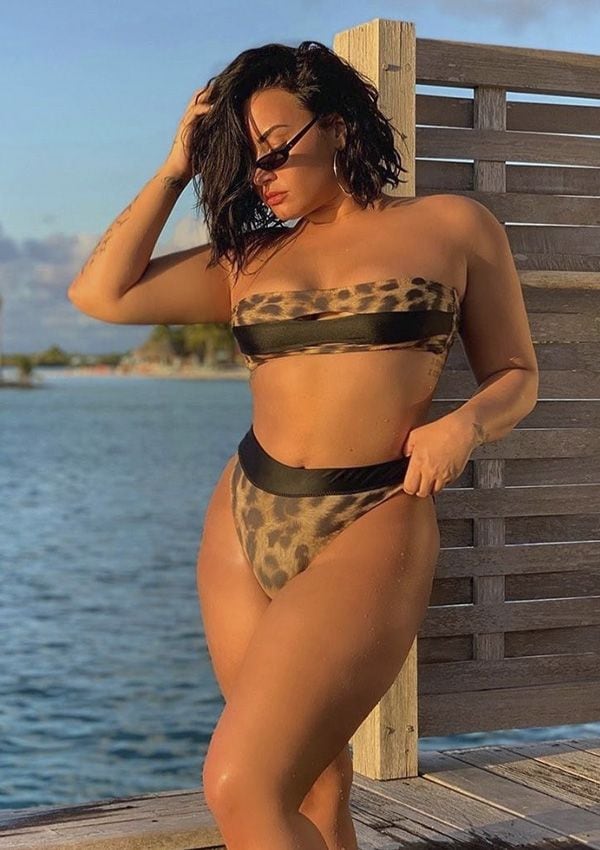 famosas bikini demi lovato