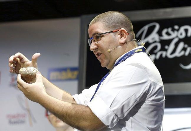 El chef Dani García, durante un momento de su intervención sobre el aprovechamiento de los alimentos.
