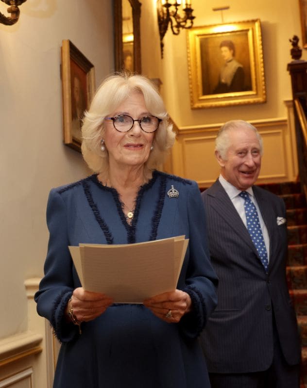 Carlos III y la reina Camilla en el aniversario de The reading room