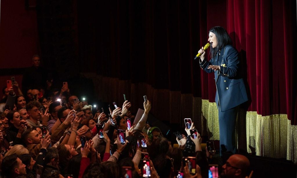 laura pausini en el teatro carcano de mil n