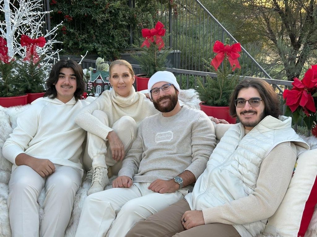 Céline Dion compartió esta linda postal familiar junto a sus hijos René-Charles, Eddy y Nelson.