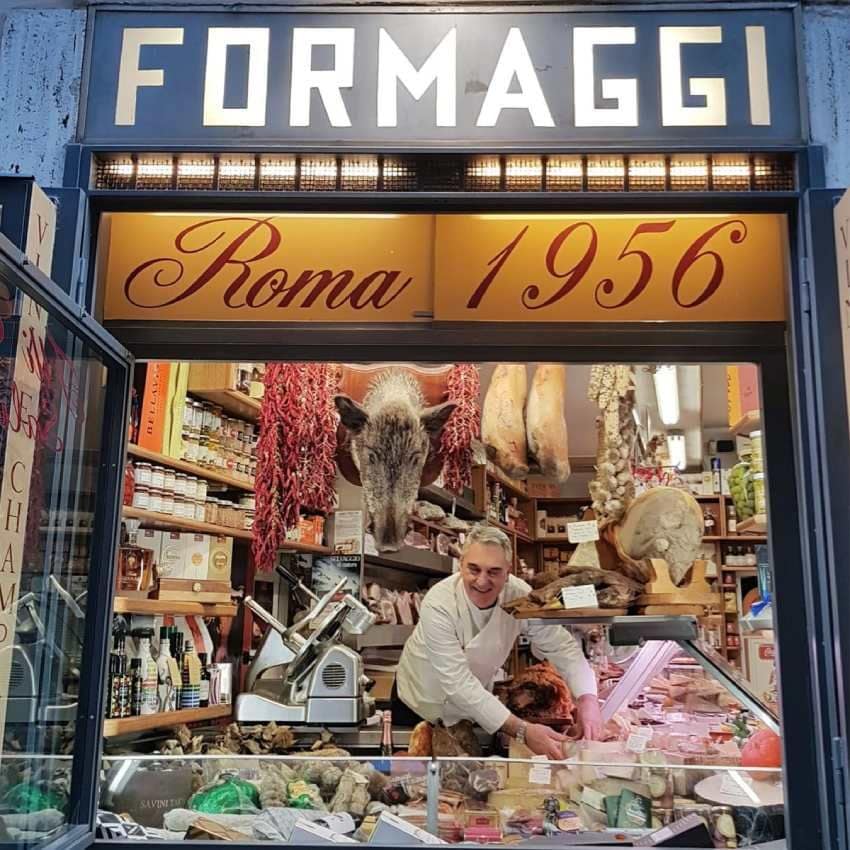 salumeria ciavatta pequena tienda con encanto en el centro de roma