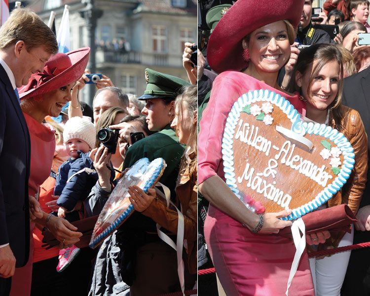 Entre las flores y los vítores, los Reyes han recogido el tradicional pan de jengibre
