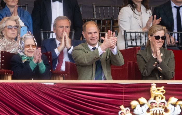 Isabel II reaparece en público tras su ausencia en la apertura del Parlamento