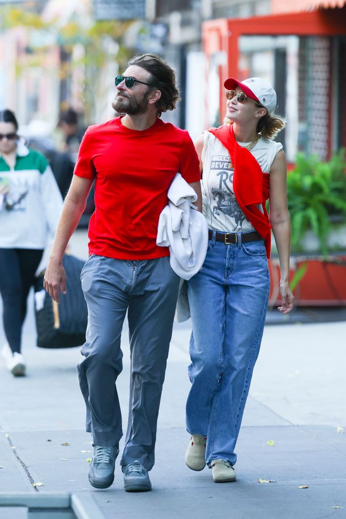  Bradley Cooper and Gigi Hadid 