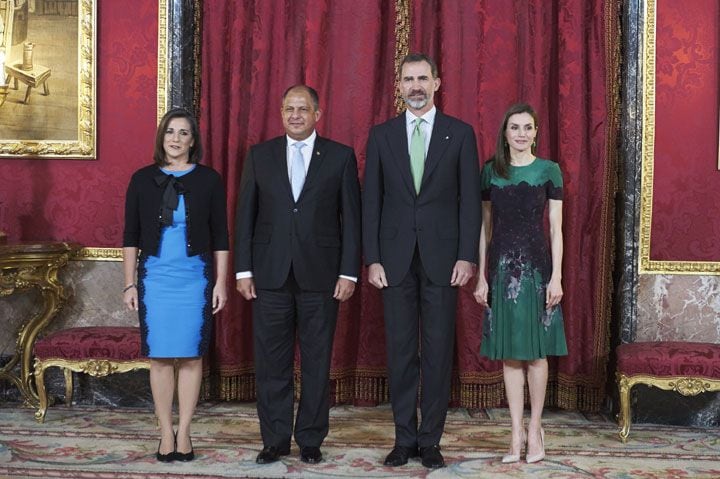 La reina Letizia y su look para el almuerzo con el presidente de Costa Rica