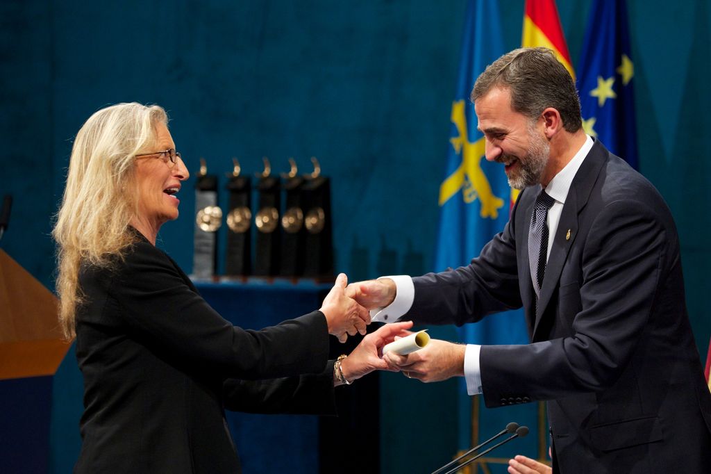 Annie Leibovitz recibió el Premio Príncipe de Asturias de manos de Felipe VI en el año 2013