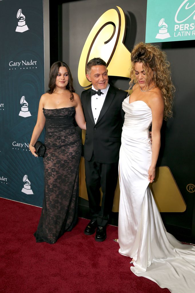 Alejandro Sanz con Candela Marquez y su hija Manuela en la Gala Persona del Año 2024 en Miami