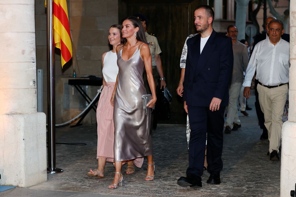 La Reina, acompañada por el director del Atlàntida Mallorca Film Fest, Jaume Ripoll