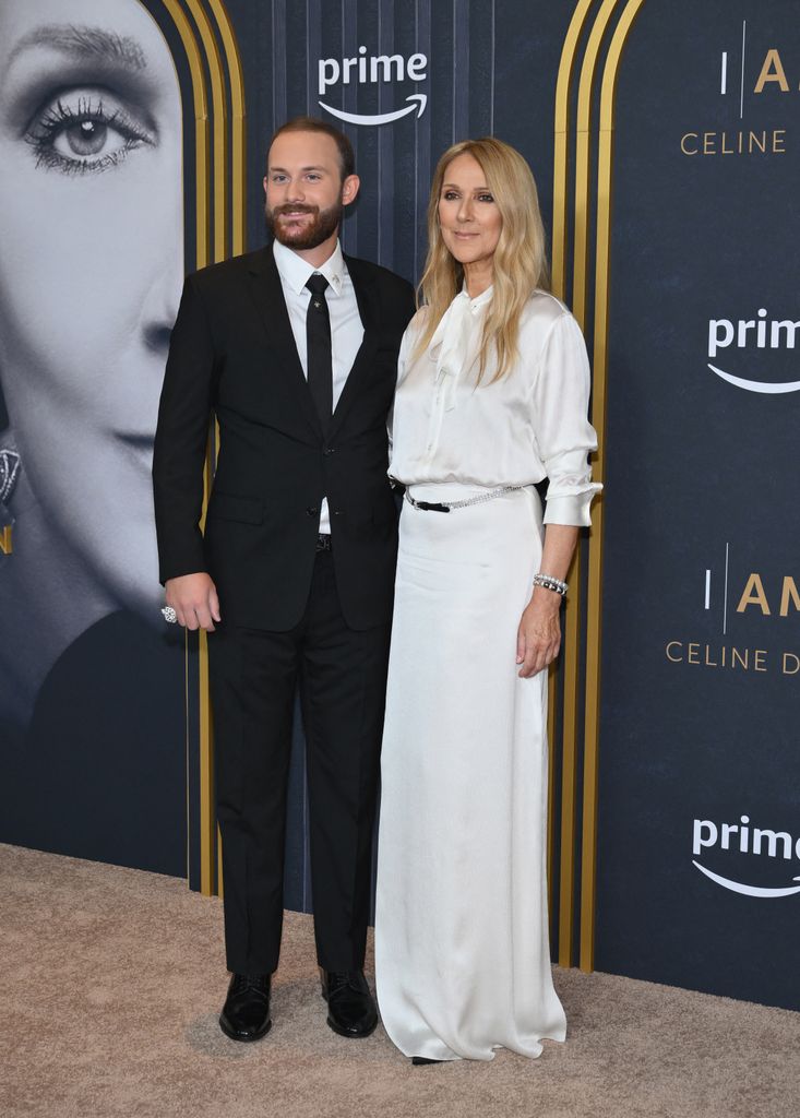 La cantante canadiense Celine Dion con su hijo Rene-Charles Angelil en el estreno de su documental, 'I Am: Celine Dion', en la sala de conciertos  Alice Tully Hall, de Nueva York, el 17 de junio de 2024