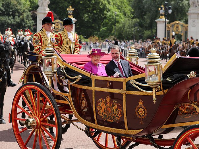 Felipe VI con Isabel II