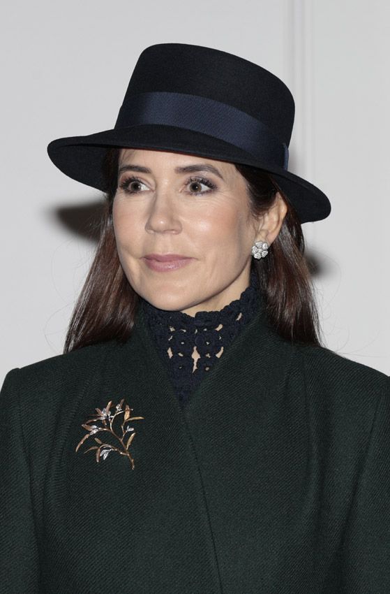 Mary de Dinamarca y su look inglés para recibir a los reyes Felipe y Letizia