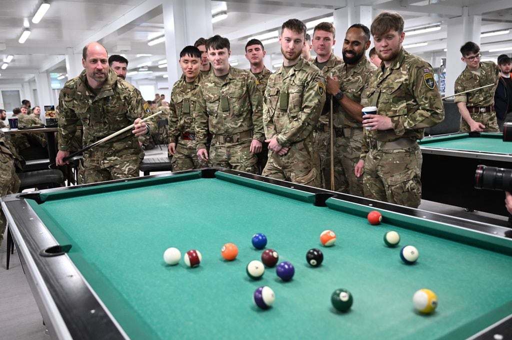 El príncipe Guillermo en un campamento militar en Estonia