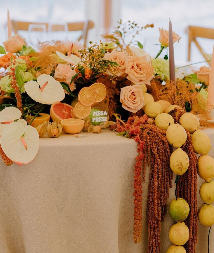 Decoración de bodas con frutas y verduras amarillas