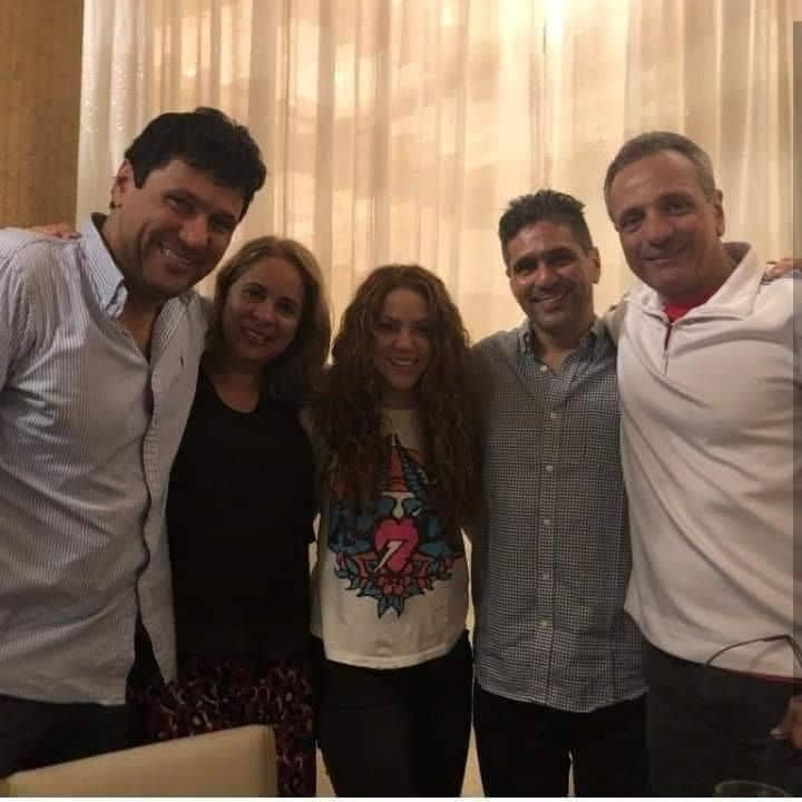 Aunque no todos los hermanos de la cantante colombiana tienen una relación tan estrecha con ella, Shakira procura estar con la mayoría de ellos en los momentos más importantes