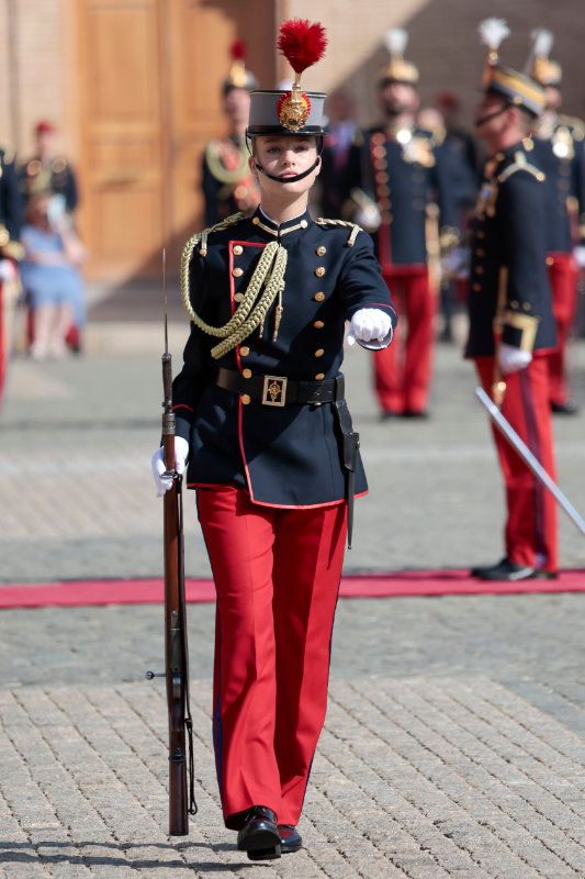 Leonor de Borbón en su jura de bandera