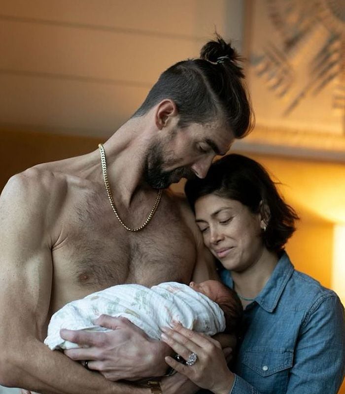 Michael Phelps presenta a su bebé 