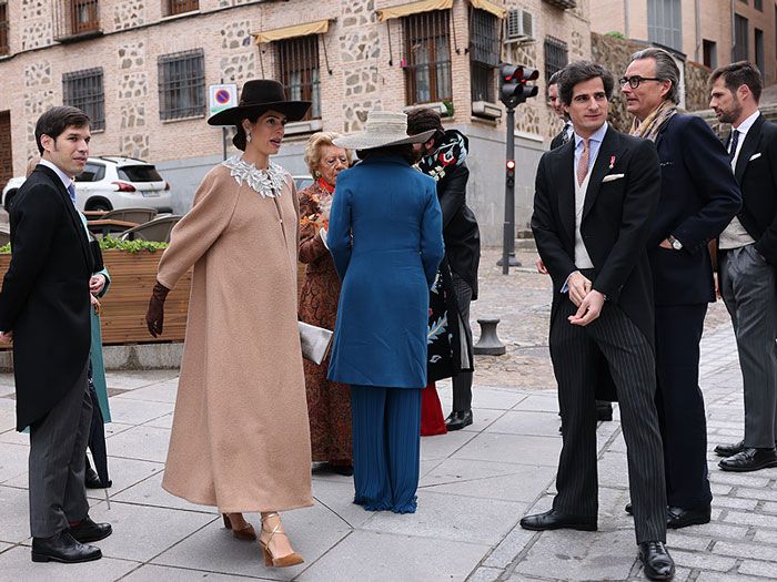 Invitados a la boda de Beltrán Palazuelo esperan la llegada de la novia 