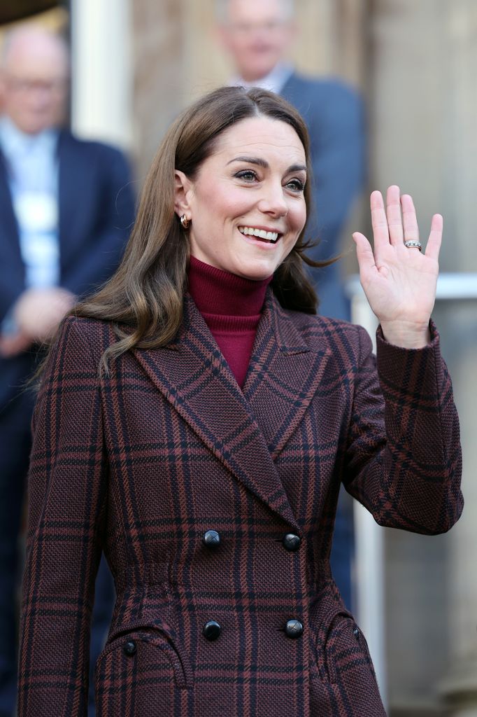 La princesa de Gales saluda a su llegada al Royal Marsden Hospital