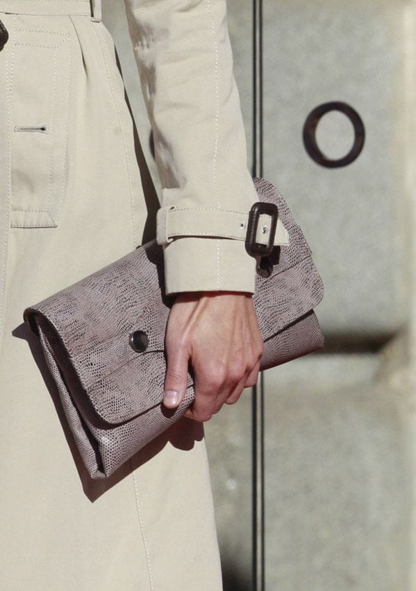 reina_letizia_trench_bolso_z