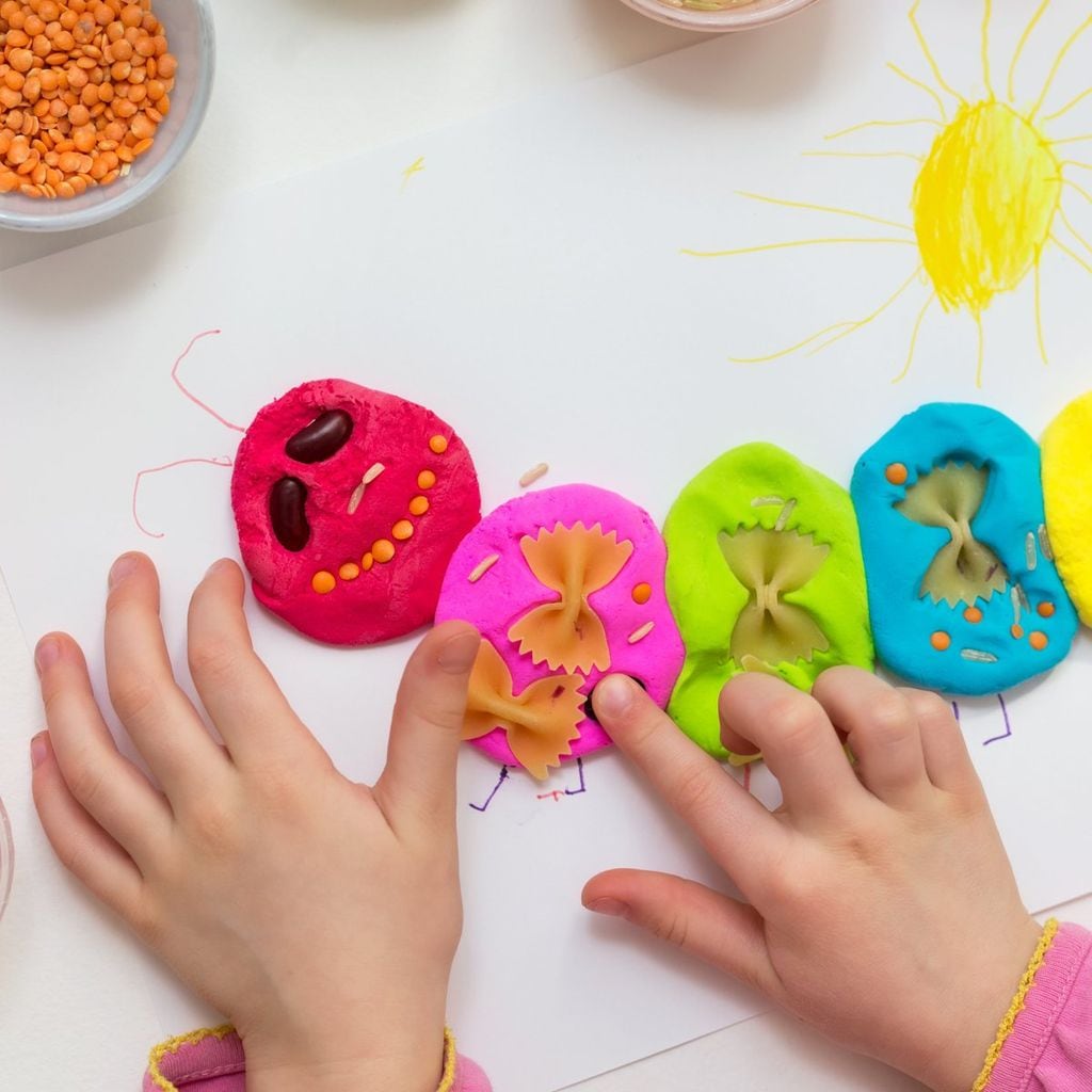 manualidades con plastilina trabajar la psicomotricidad fina 