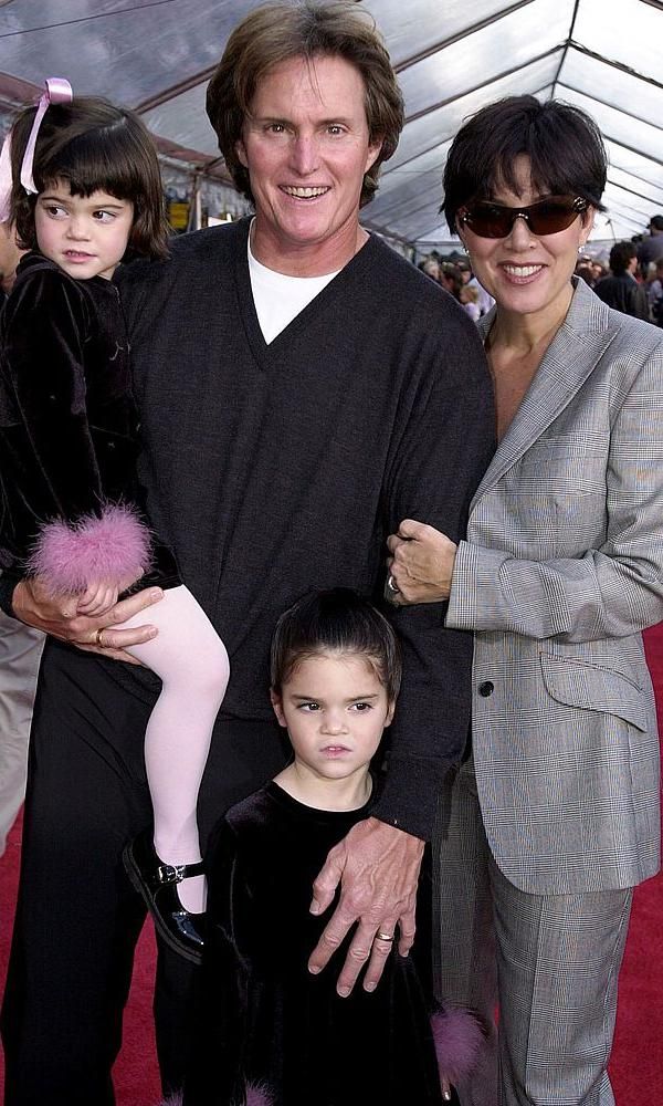 kylie y kendall jenner con sus padres bruce y kris jenner