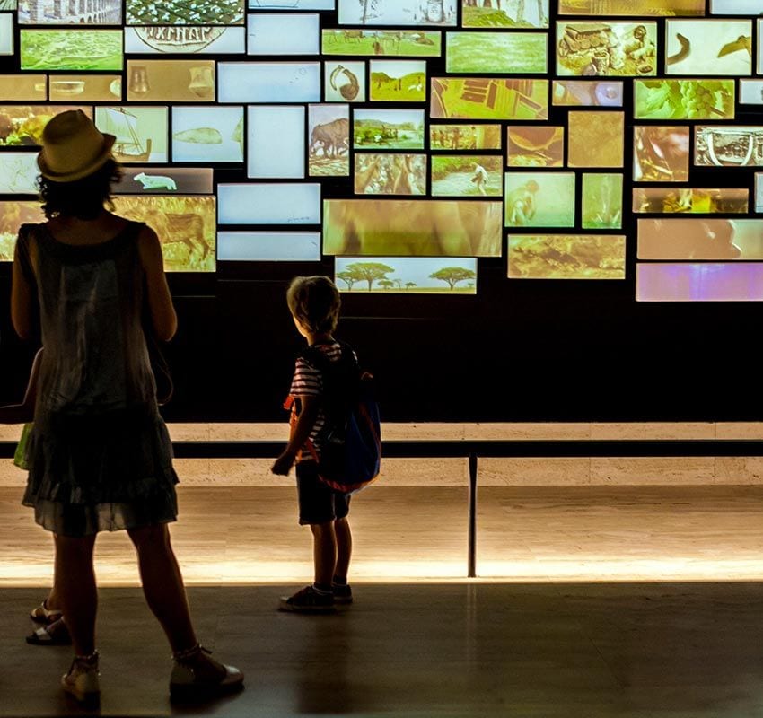 Familia en el Museo Arqueológico de Madrid