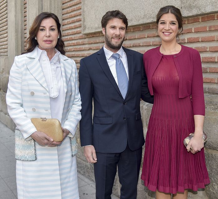 Cynthia Rossi con su marido y su madre