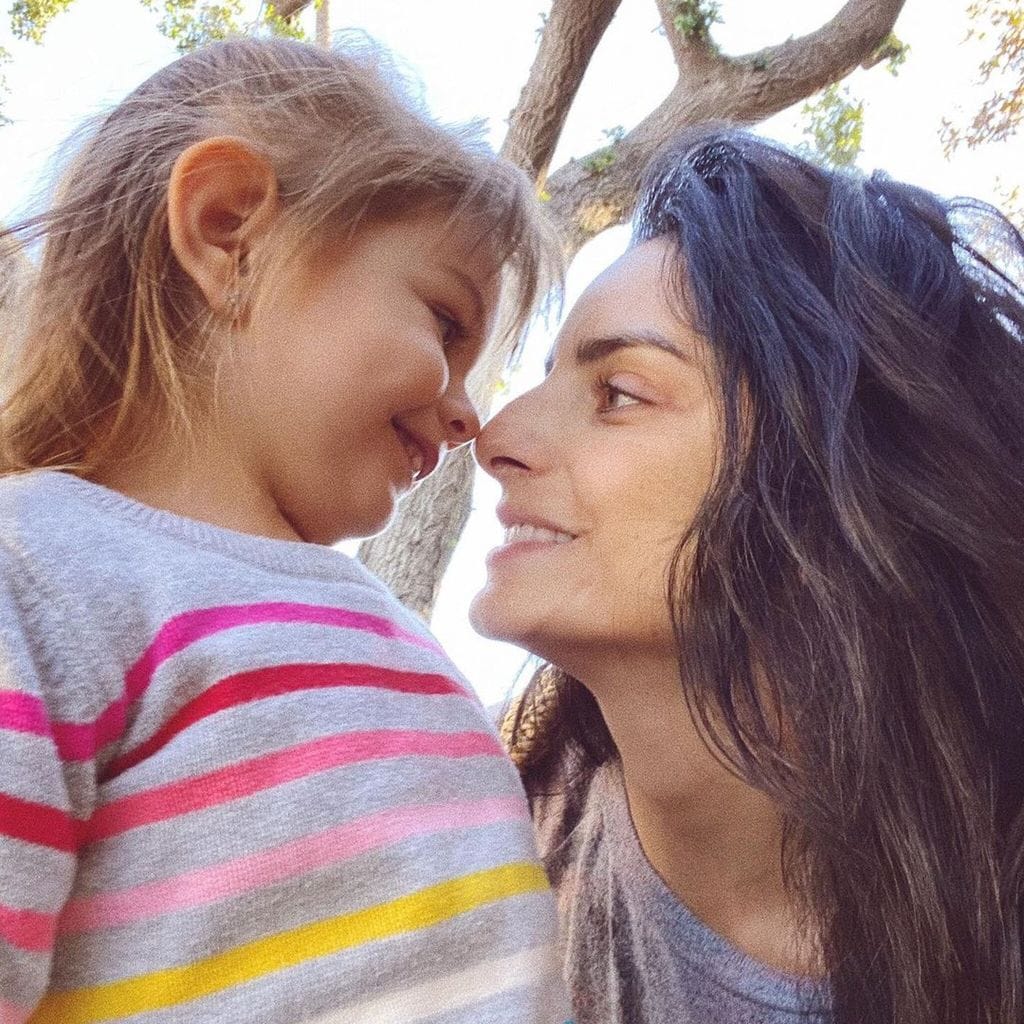 aislinn derbez y su hija kailani