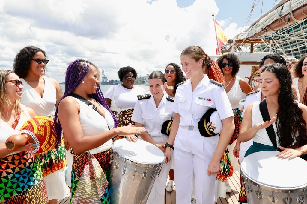 La princesa Leonor en Brasil junto a sus compañeros del Buque Escuela Juan Sebastian ElCano