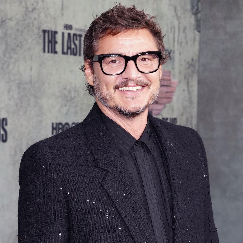 Pedro Pascal HOLA4098