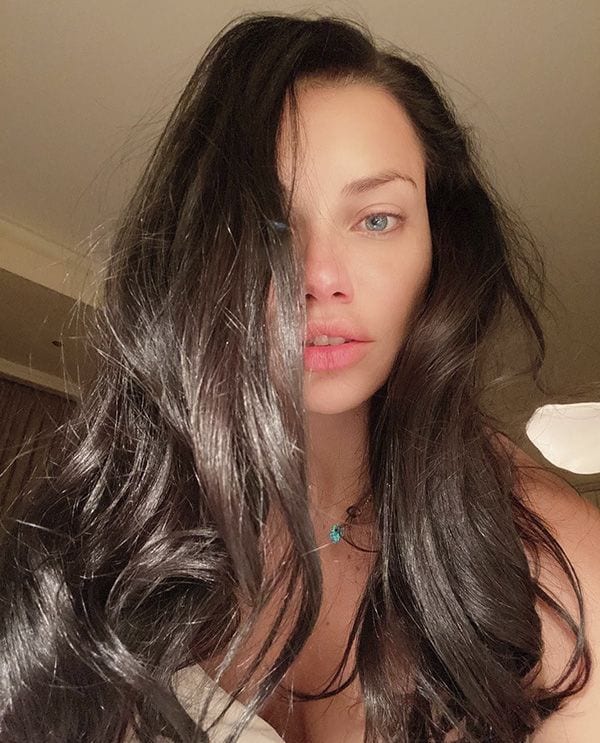 adriana-lima-selfie-viral