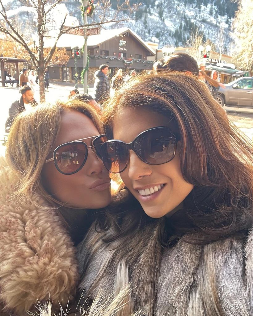 Jennifer Lopez y su hermana Lynda tienen una estupenda relación.