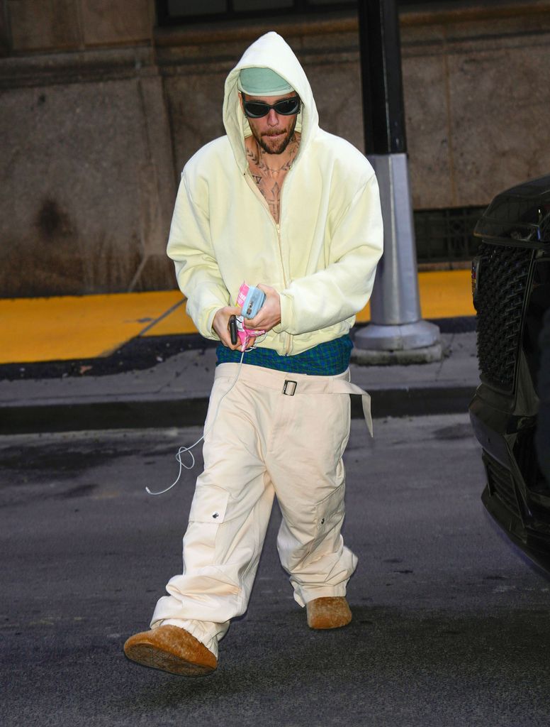 NEW YORK, NY - FEBRUARY 05:  Justin Bieber is seen on February 05, 2025 in New York City.  (Photo by XNY/Star Max/GC Images)