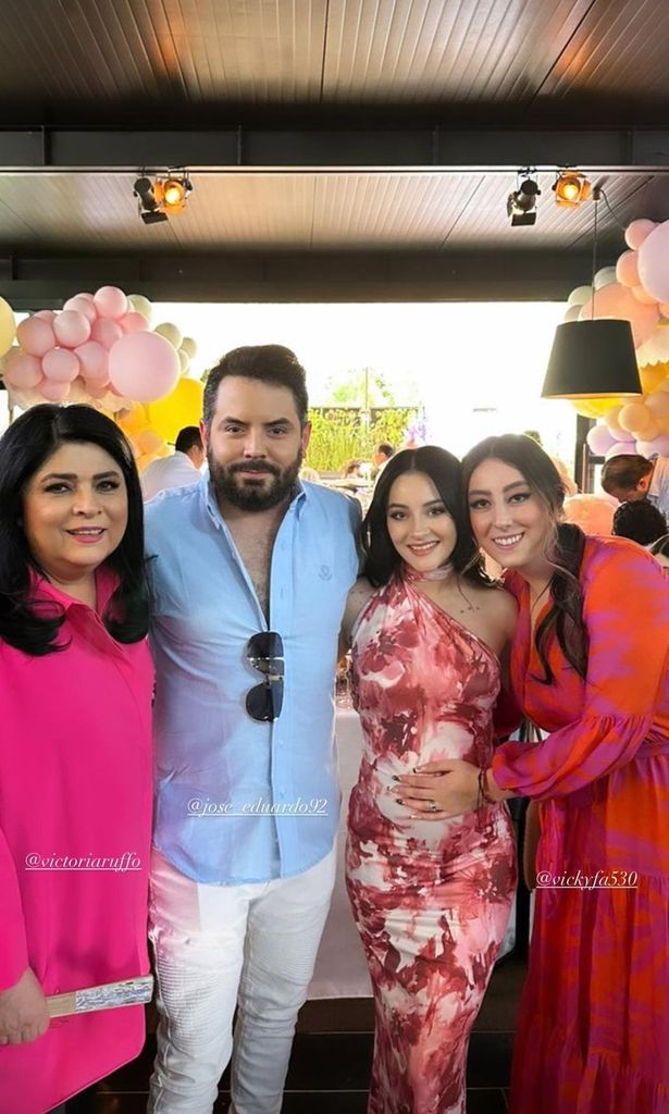 José Eduardo Derbez, Paola Dalay y Victoria Ruffo