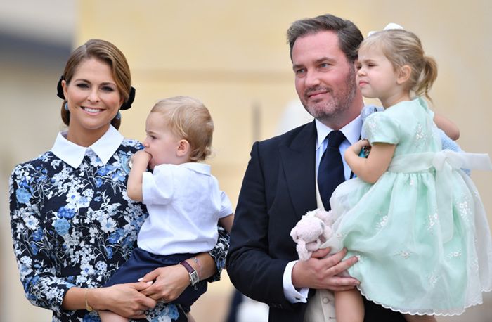 Magdalena de Suecia junto su marido, Chris O'Neill, y sus hijos, la princesa Leonore y el príncipe Nicolás
