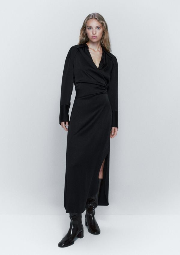 Vestido camisero negro satinado de Massimo Dutti