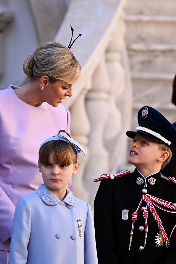 Charlene de Mónaco con Jacques y Gabriella de Mónaco en el Día Nacional de Mónaco de 2024