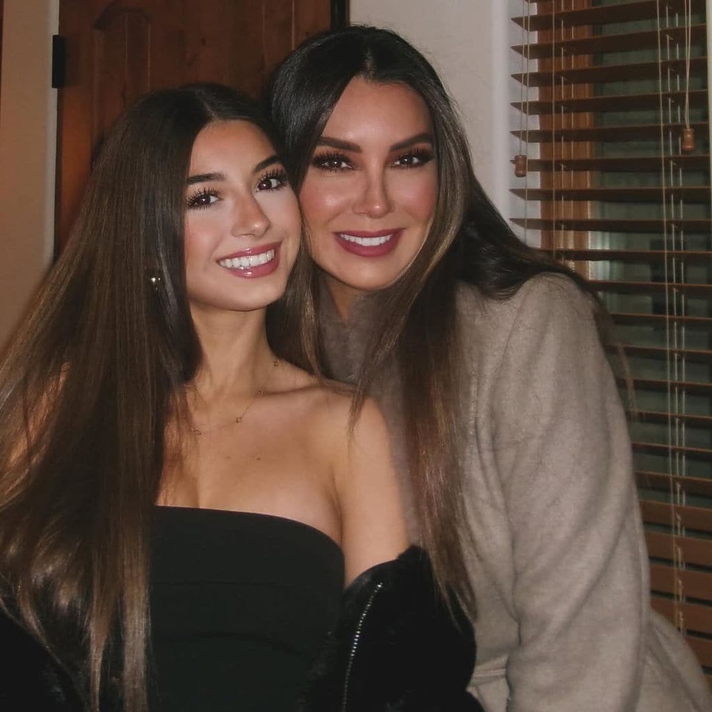 Kailey Levy se ha convertido en una hermosa jovencita, que cada día más se va pareciendo a su mamá.