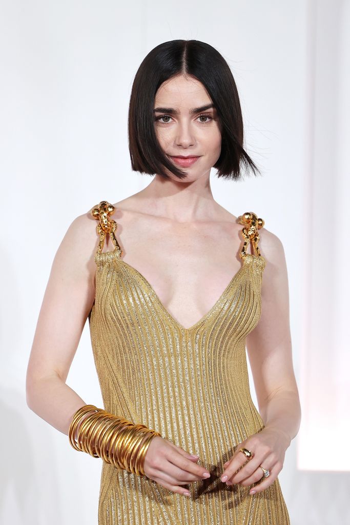 Lily Collins asiste a la alfombra roja de la cuarta temporada de «Emily In Paris» en el Space Cinema Moderno Roma el 10 de septiembre de 2024 en Roma, Italia.