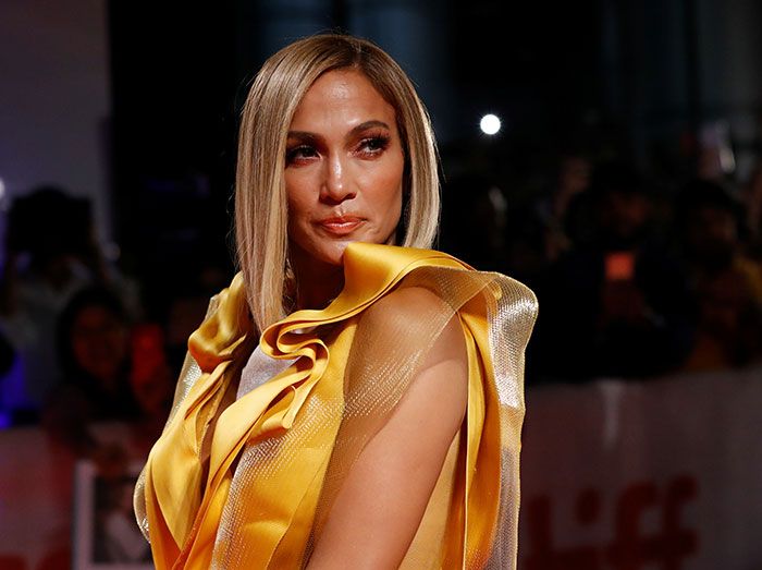 Jennifer Lopez en un posado de alfombra roja