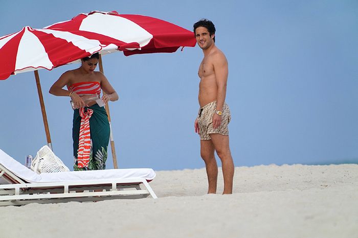 diego boneta y renata notni